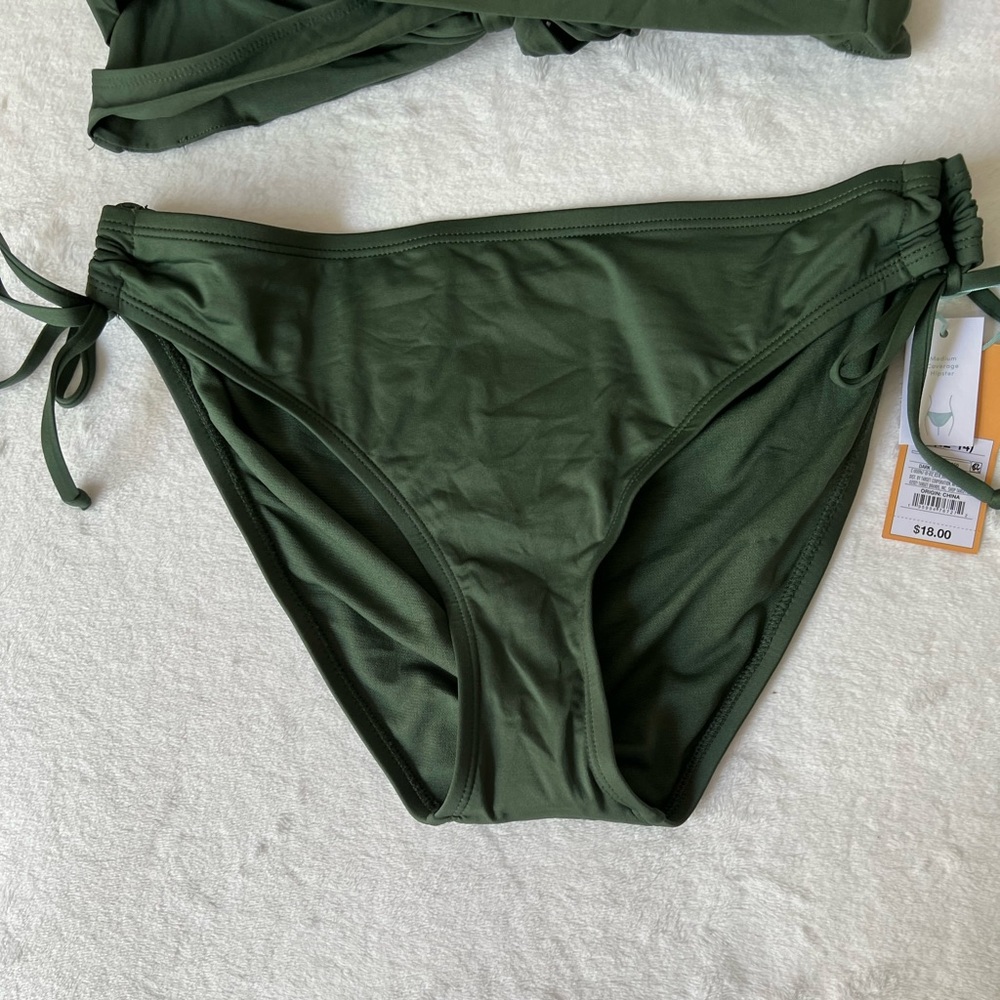 2-Piece Set Bikini swim suit (Size MEDIUM) - Picture 5 of 6